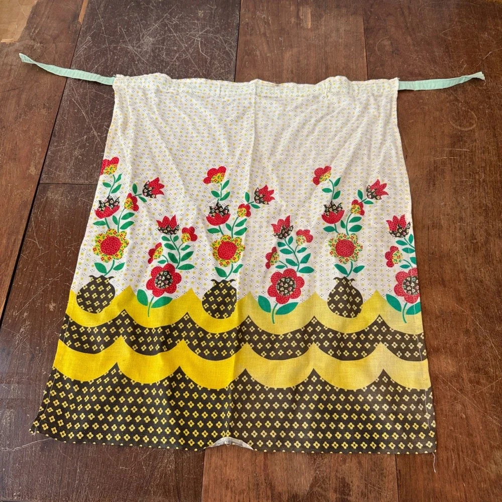 Vintage Floral Scalloped Half Apron Retro Kitchen Yellow Red Green Cotton Tie